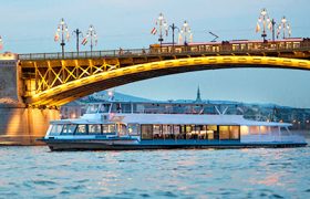 Budapest sightseeing cruise with welcome drink Danube river cruise Budapest with sightseeing
